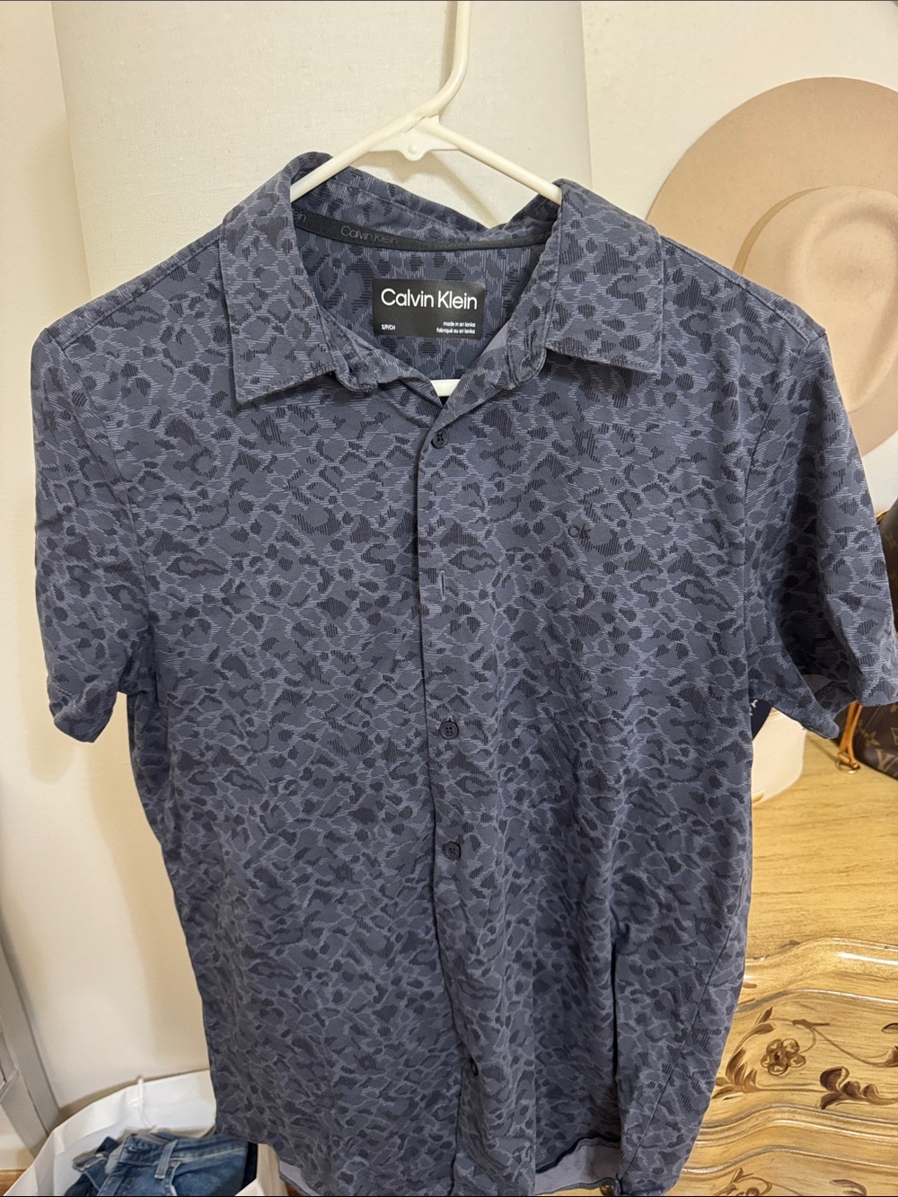 Calvin Klein Men's Short-Sleeve Button-Up Shirt in Charcoal Blue Pattern
